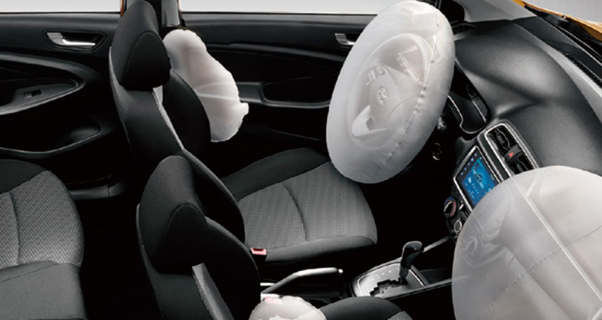 El VERNA cuenta con 4 airbags, frenos ABS + EBD.
